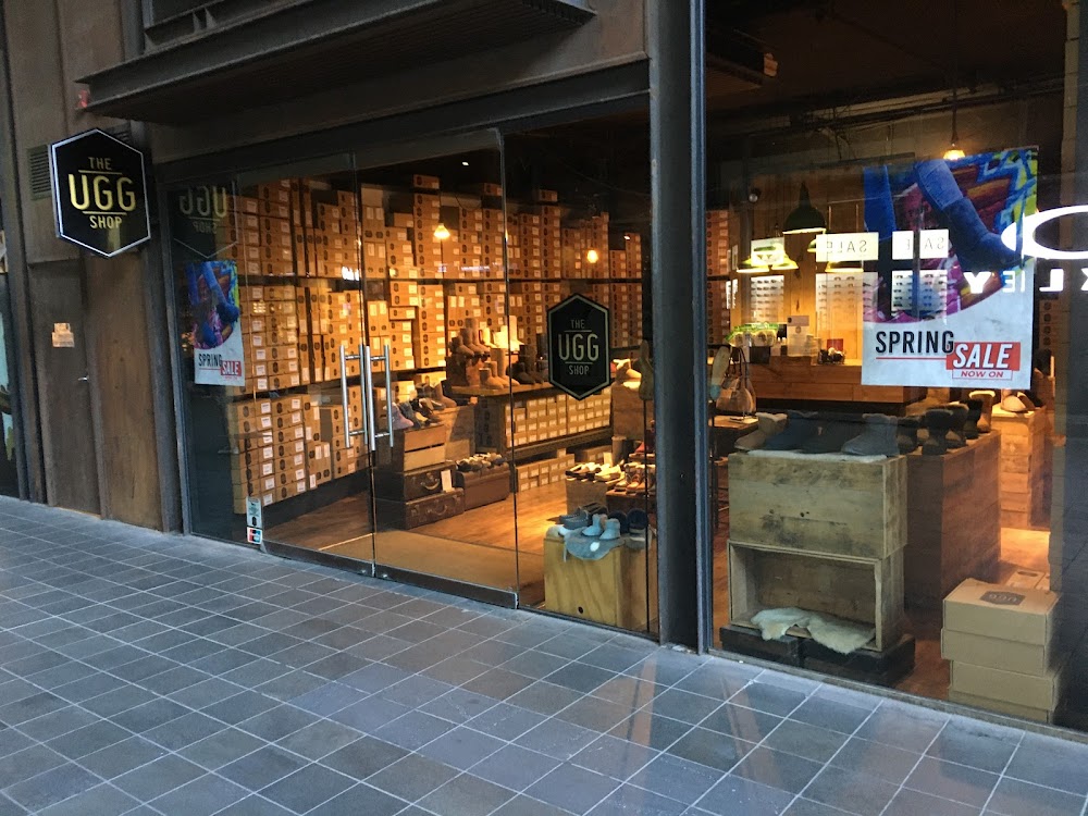 UGG Fashion Outlets of Chicago — recent shoe store photo in Rosemont, IL (Google Business Profile)