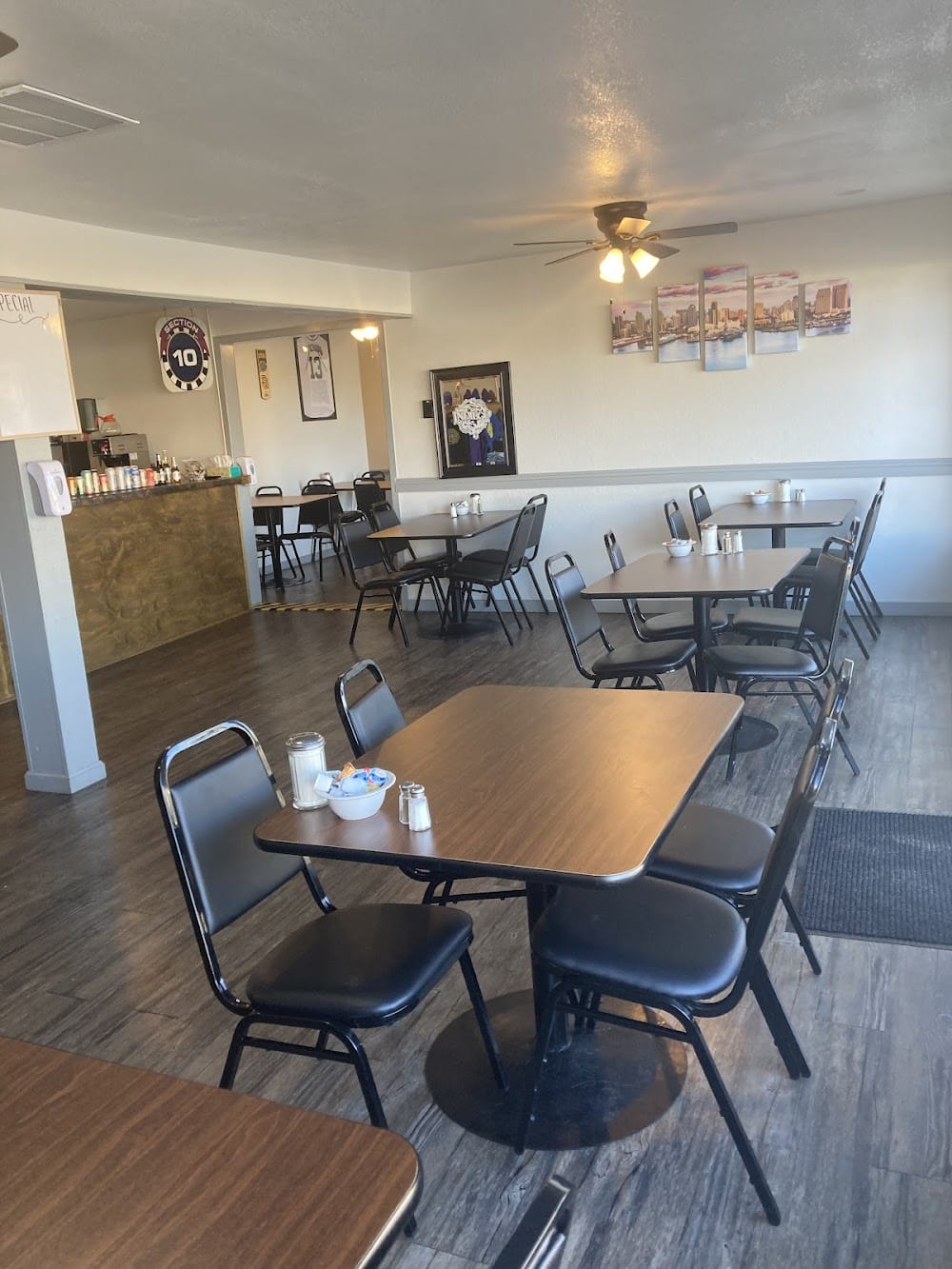 Indiego Tasting House(PLEASE CALL AHEAD IF MORE THAN 5) — recent hamburger restaurant photo in Bishop, CA (Google Business Profile)